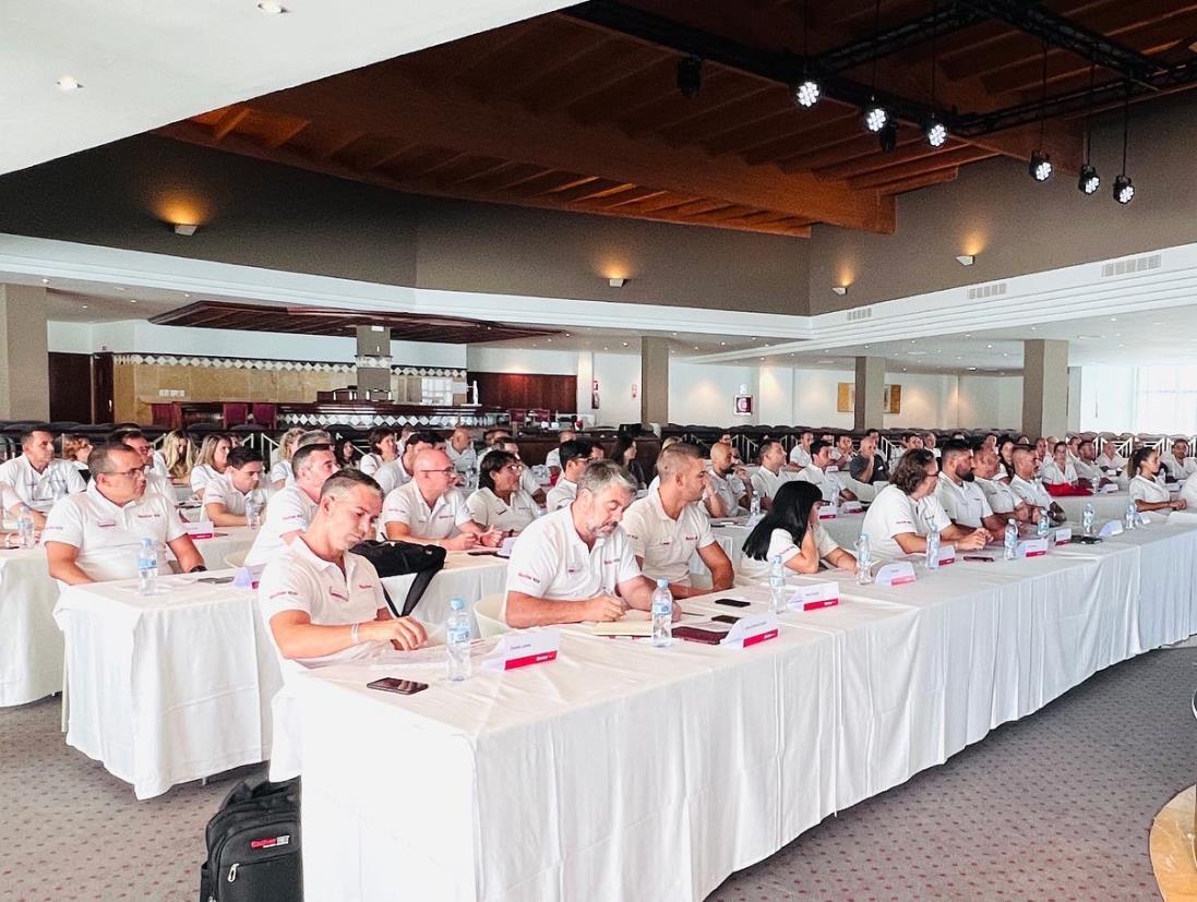 NP fischer ReuniónEquipo f 2